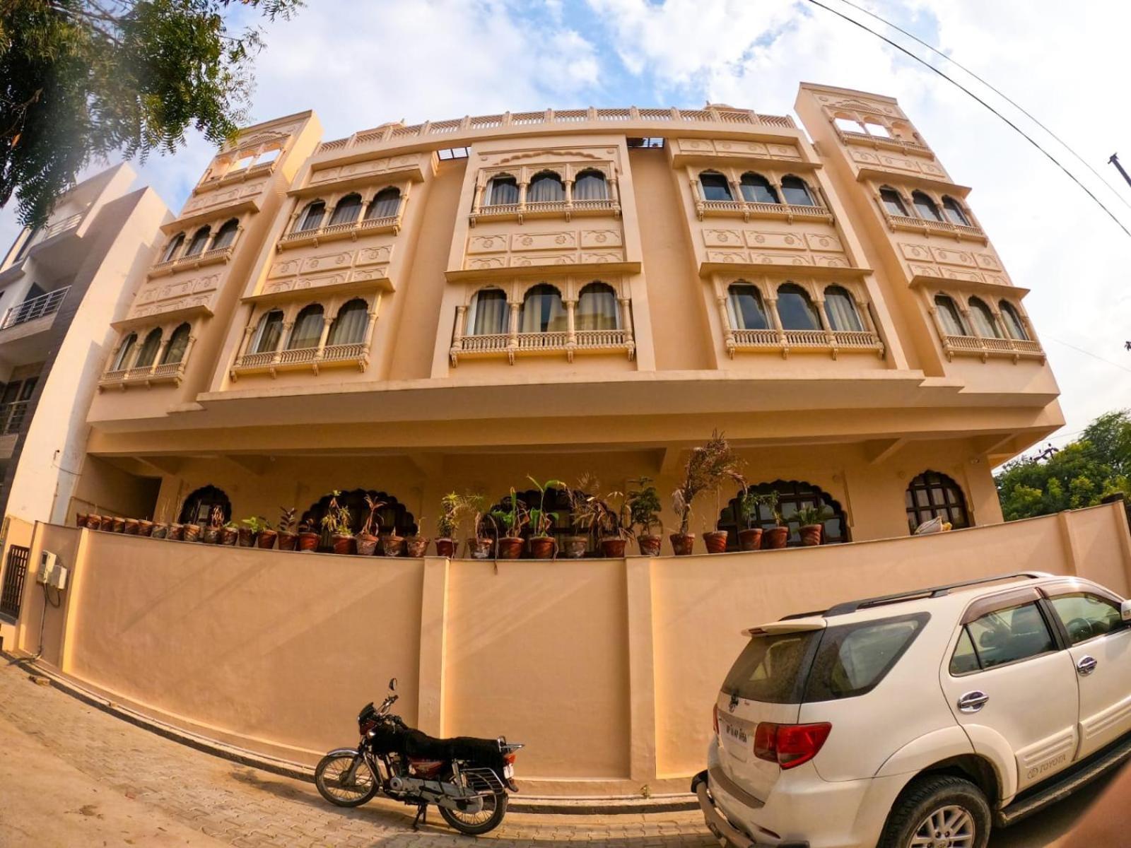 The Taj Vista Agra- Walking Distance To Taj Mahal Hotel อัครา ภายนอก รูปภาพ