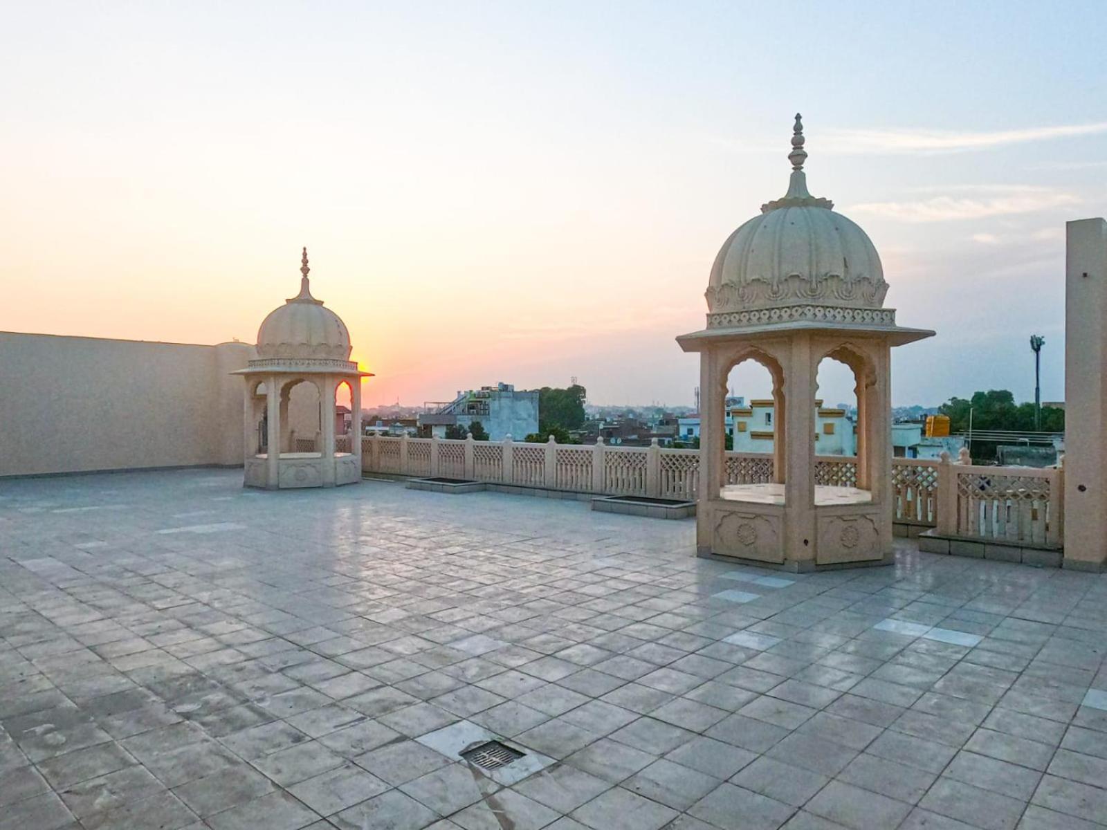 The Taj Vista Agra- Walking Distance To Taj Mahal Hotel อัครา ภายนอก รูปภาพ