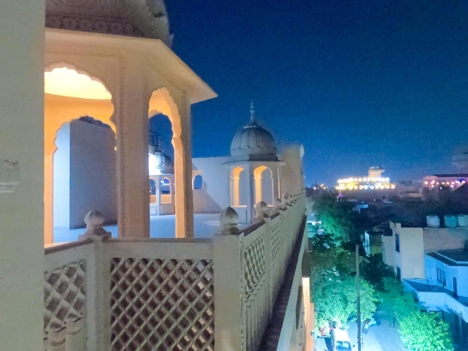 The Taj Vista Agra- Walking Distance To Taj Mahal Hotel อัครา ภายนอก รูปภาพ