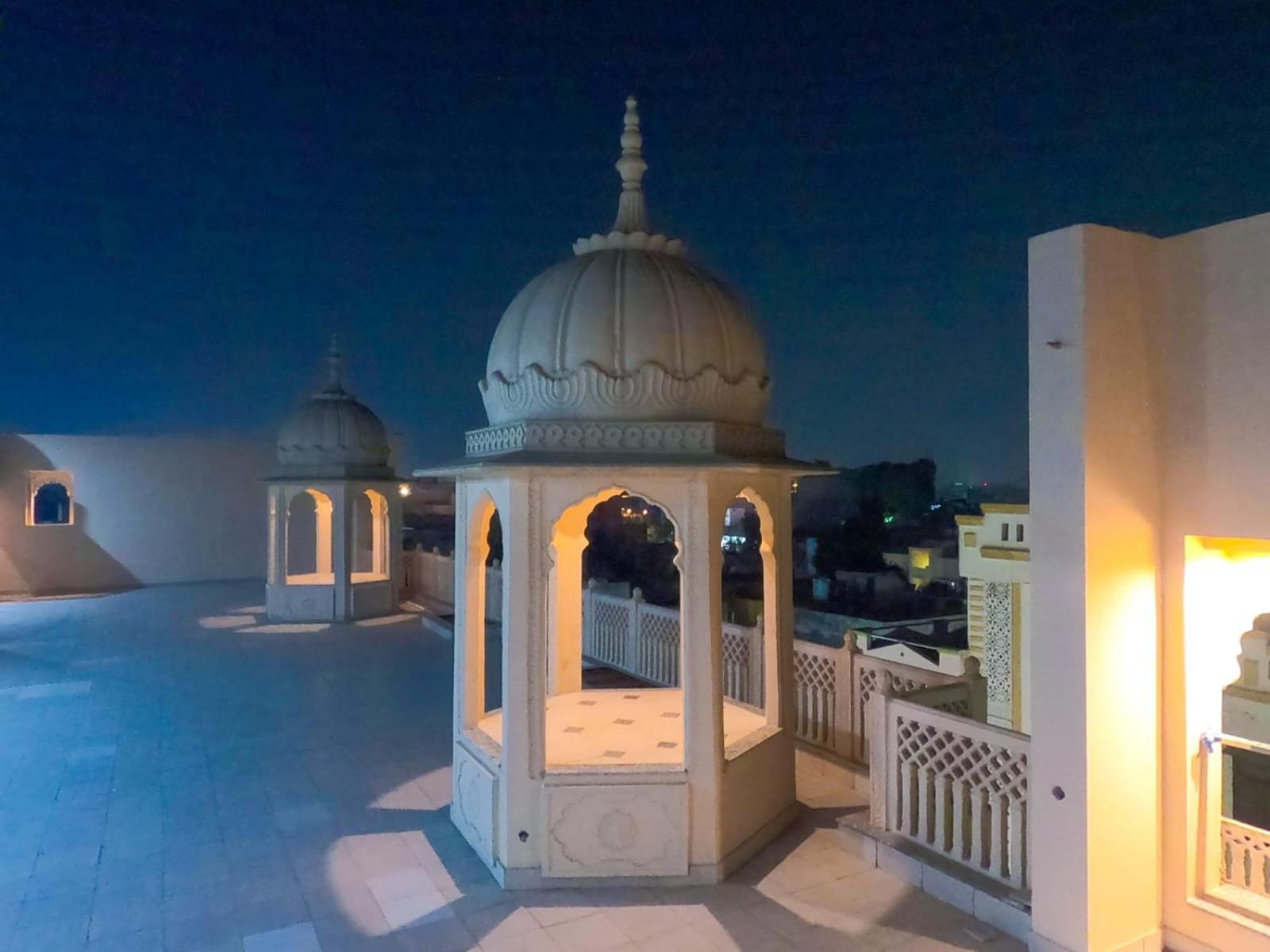 The Taj Vista Agra- Walking Distance To Taj Mahal Hotel อัครา ภายนอก รูปภาพ