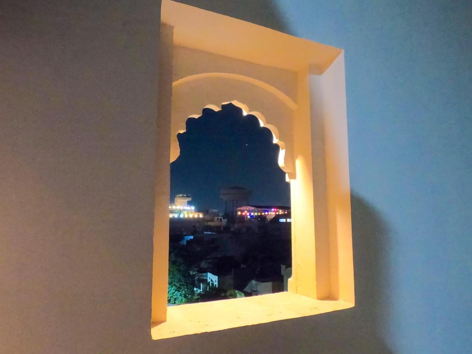 The Taj Vista Agra- Walking Distance To Taj Mahal Hotel อัครา ภายนอก รูปภาพ